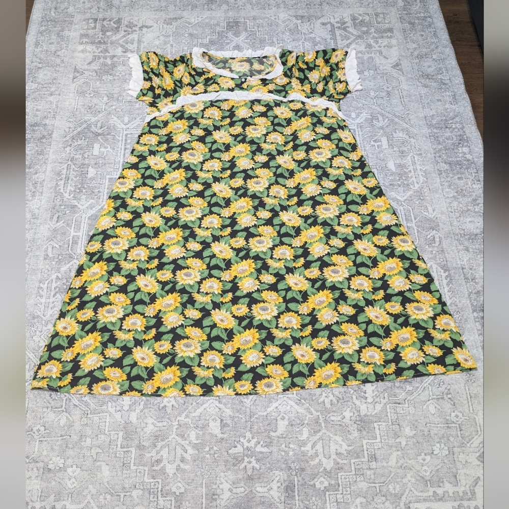 Adium Women Lounger Dress Floral Printed Short Sleeved Loose Nightgown Sunflower